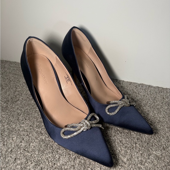 Chic Navy Blue Heels with Bow Detail - Picture 1 of 3